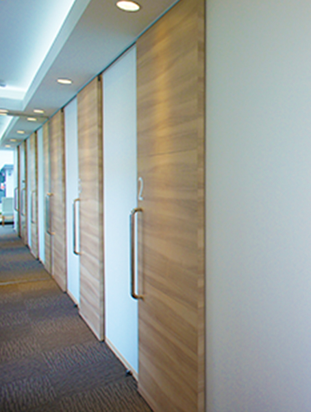 プライバシーを保てるように、診療室へは各入り口からご入室いただけます。